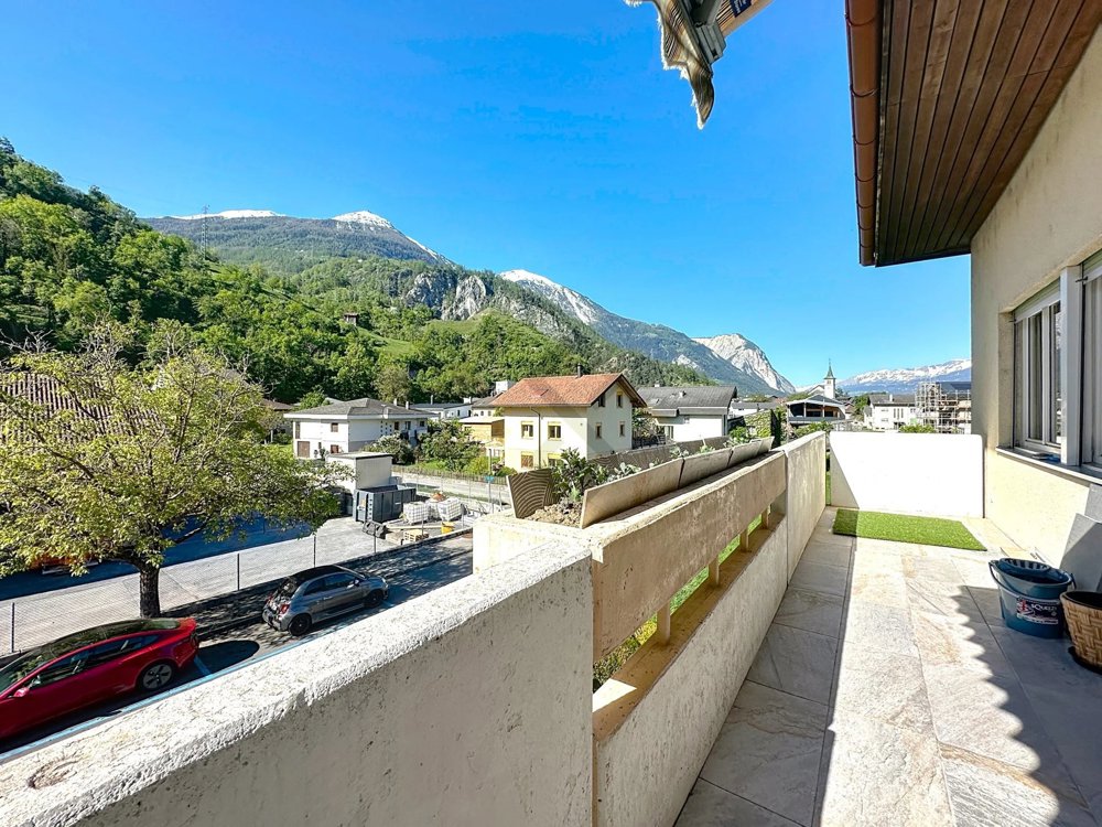 5 rooms Apartment to buy in Turtmann - image 1/9