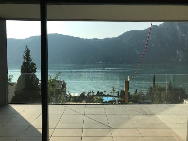 4 rooms Apartment to buy in Bissone - image 1/1