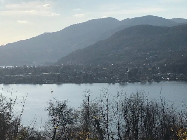 Maison 6 pièces à louer à Montagnola - image 1/1