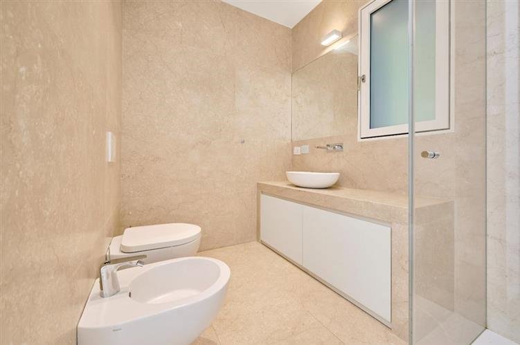 Casa di 5 locali in vendita a Lugano - immagine 1/1