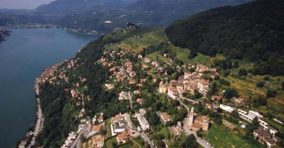 6 rooms House to buy in Morcote - image 1/1