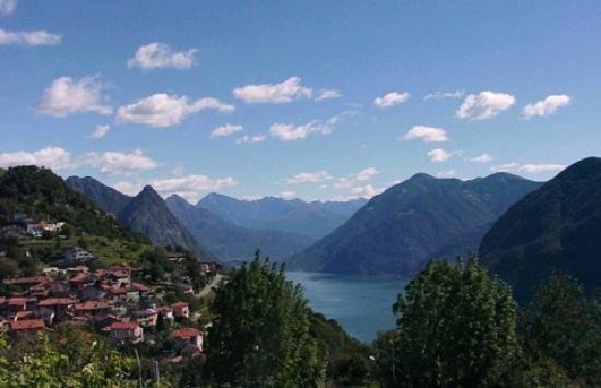 Casa di 6 locali in vendita a Cadro - immagine 1/1