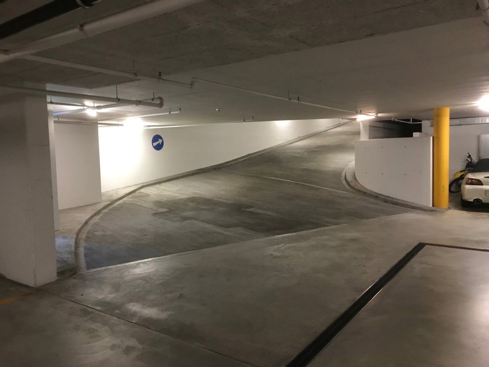 null rooms Car park, garage for rent in Pfäffikon SZ - image 1/3