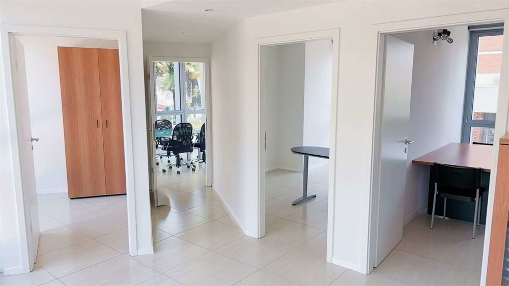 OFFICE FOR RENT IN A VERY CONNECTED AREA - Mehr
