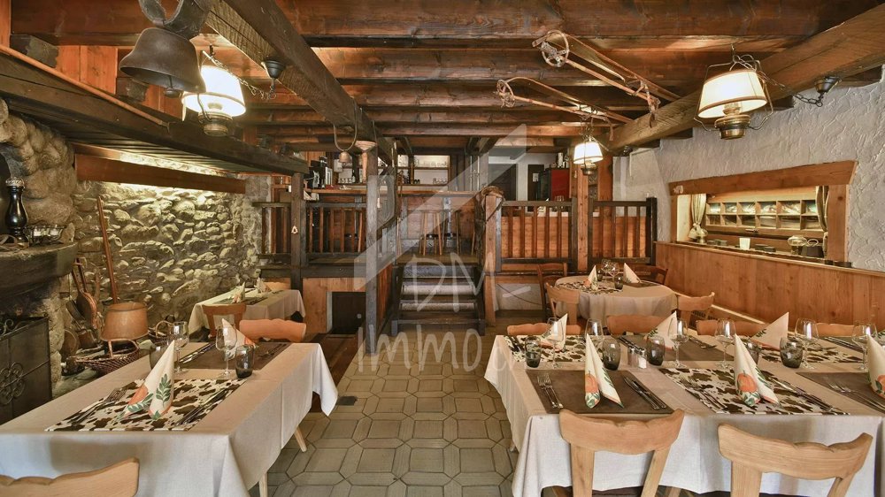 Ufficio & Commercio di 15 locali in vendita a Les Diablerets - immagine 1/13