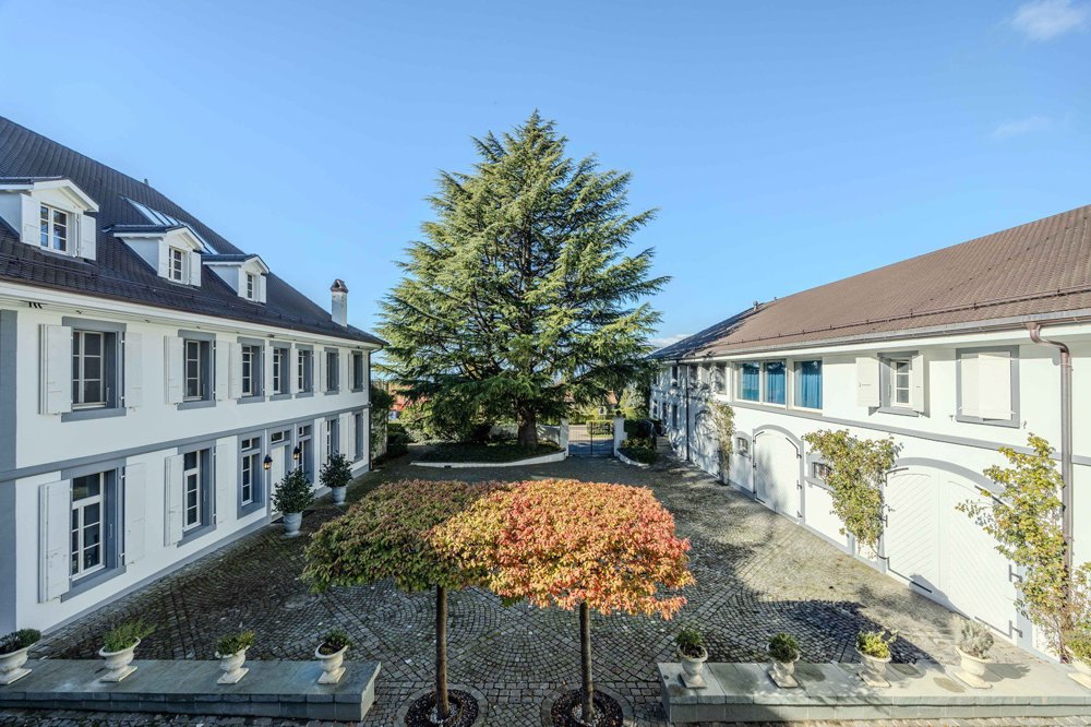11 rooms House to buy in Jouxtens-Mézery - image 1/9