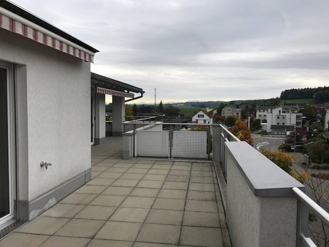 Appartement 5.5 pièces à louer à Dielsdorf - image 1/9