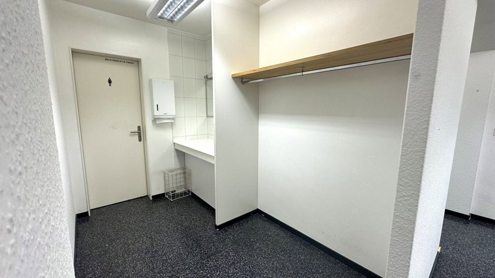 null rooms Office & Commercial for rent in Bâle - image 1/9