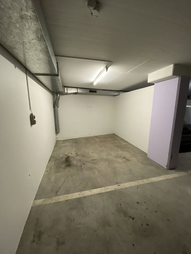 Parking, garage null pièces à louer à Reinach BL - image 1/2