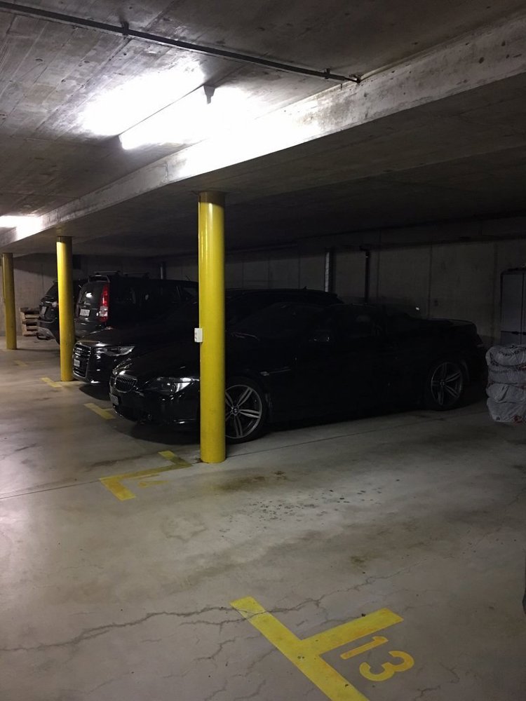 null rooms Car park, garage for rent in Schwerzenbach - image 1/3
