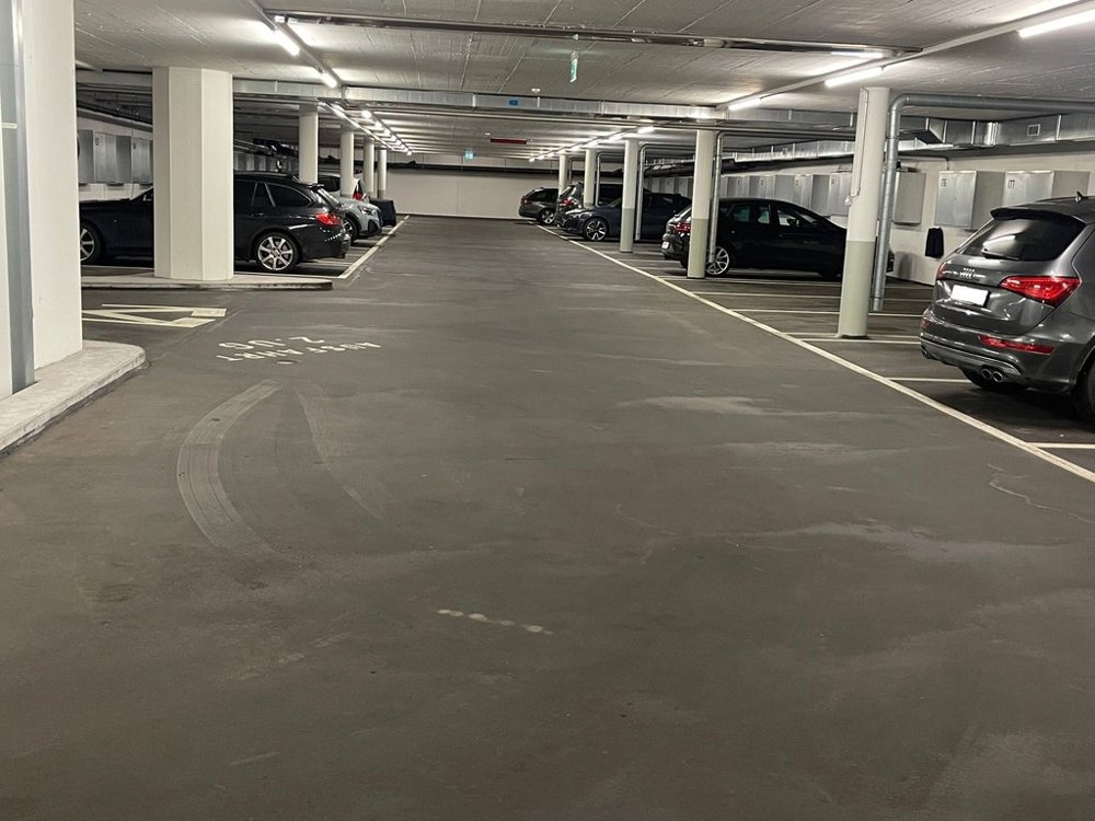 null rooms Car park, garage for rent in Zürich - image 1/2