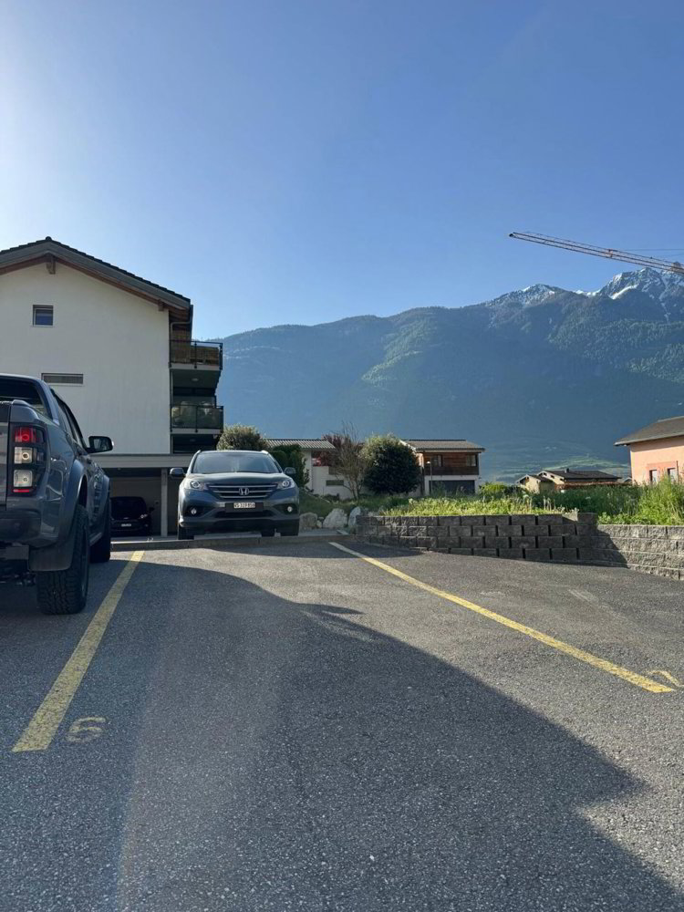 null rooms Car park, garage for rent in Saillon - image 1/2
