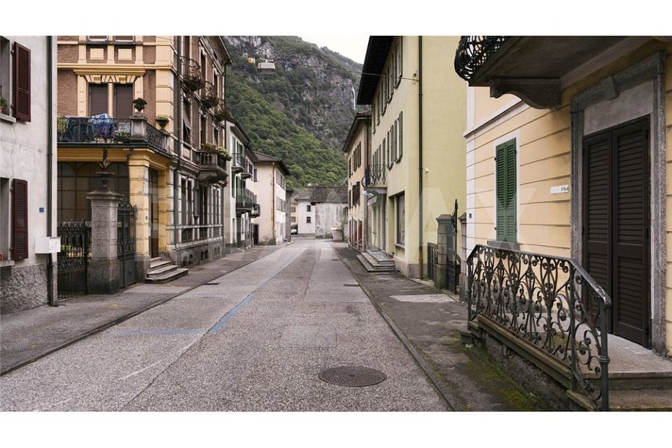Altro di 25 locali in vendita a Giornico - immagine 1/8