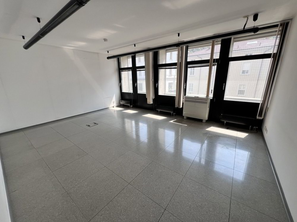 Ufficio & Commercio di 10 locali in affitto a Chiasso - immagine 1/8