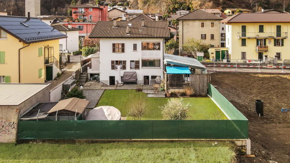 Casa di 7.5 locali in vendita a Losone - immagine 1/16
