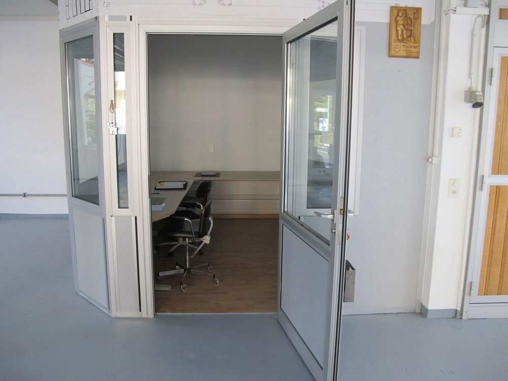 Ufficio & Commercio di 4.5 locali in vendita a Lyss - immagine 1/12