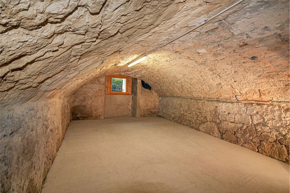 13 rooms House to buy in Oberbipp - image 1/13