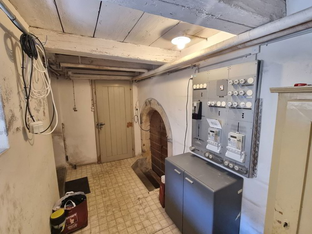 9.5 rooms House to buy in Hölstein - image 1/27