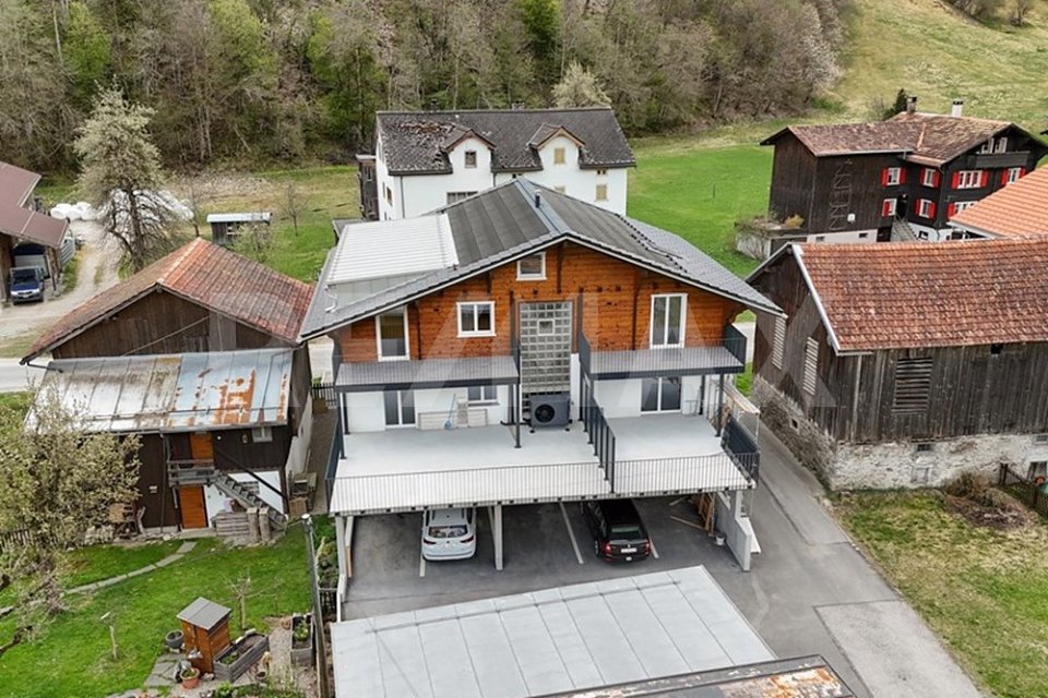 3 Zimmer Wohnung zum verkaufen in Surrein - Bild 1/13