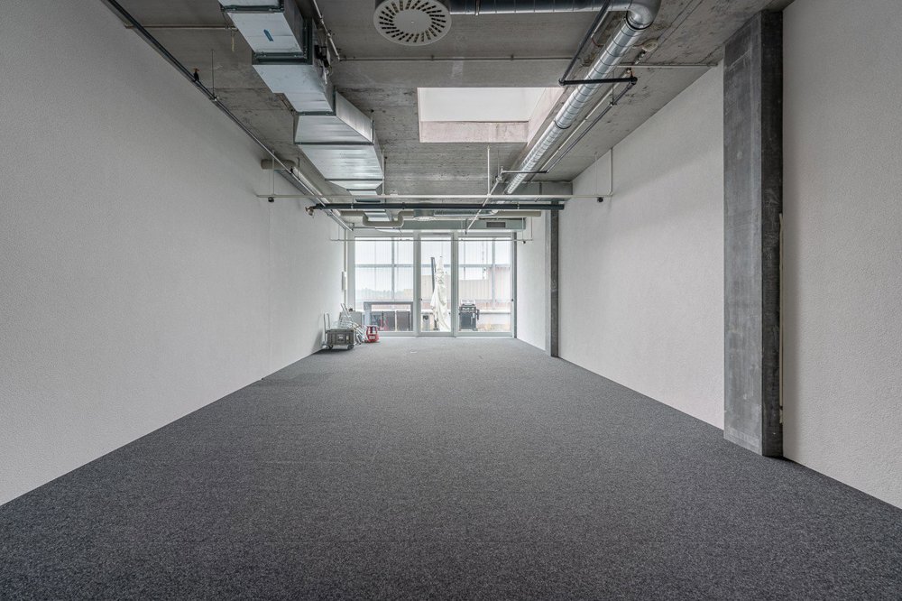 null rooms Office & Commercial for rent in Volketswil - image 1/2