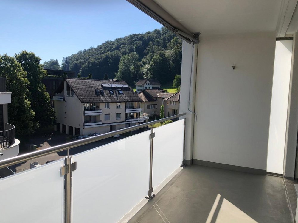 Appartement 3.5 pièces à louer à Bäch SZ - image 1/9