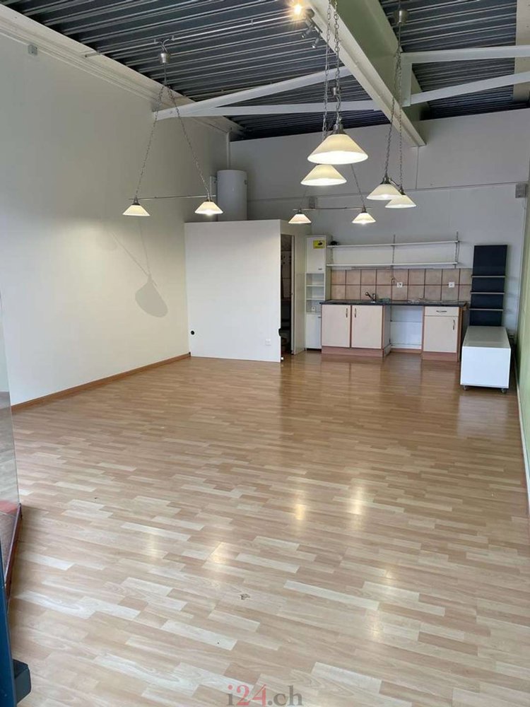 Ufficio & Commercio di null locali in affitto a Niederurnen - immagine 1/2