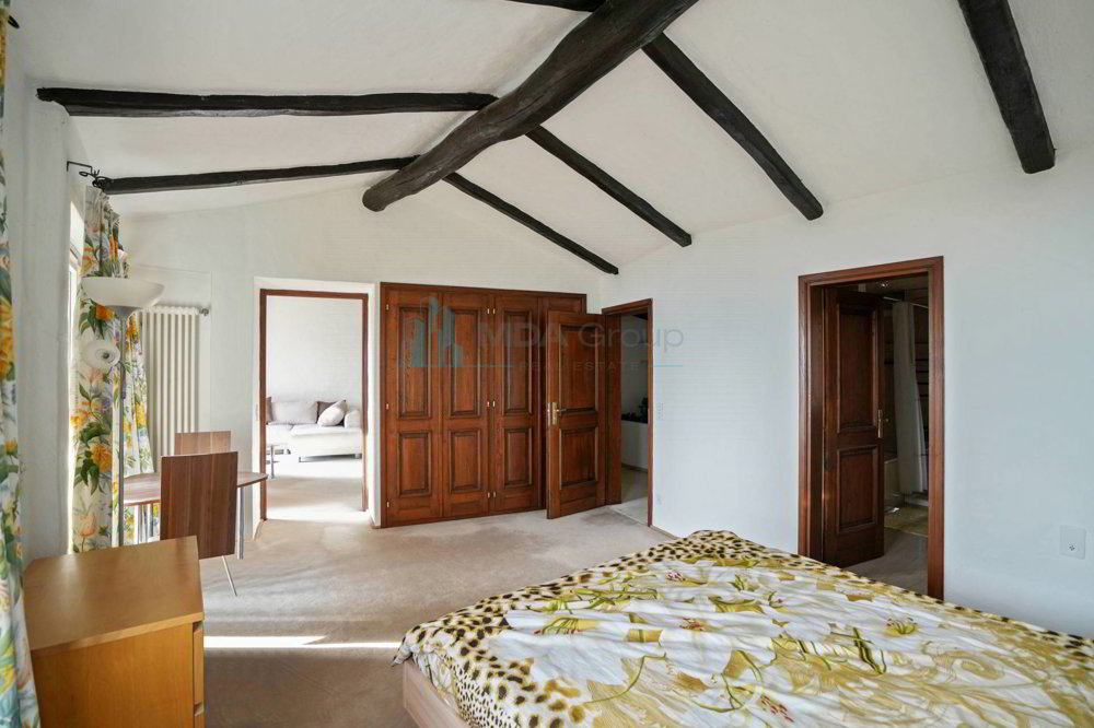 Casa di 10 locali in vendita a Pura - immagine 1/13