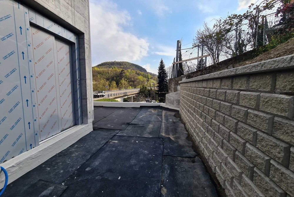 MODERNO ED AMPIO STABILE COMMERCIALE DI 670 MQ A TAVERNE - Ansicht 3