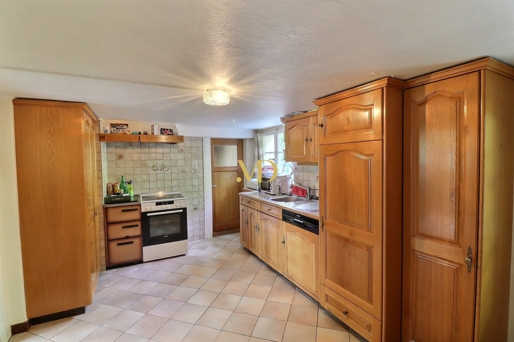 Casa di 8 locali in vendita a Gruyères - immagine 1/13