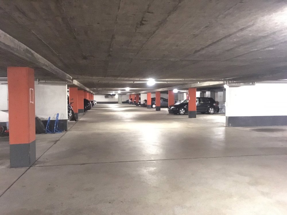 null rooms Car park, garage for rent in Adliswil - image 1/2