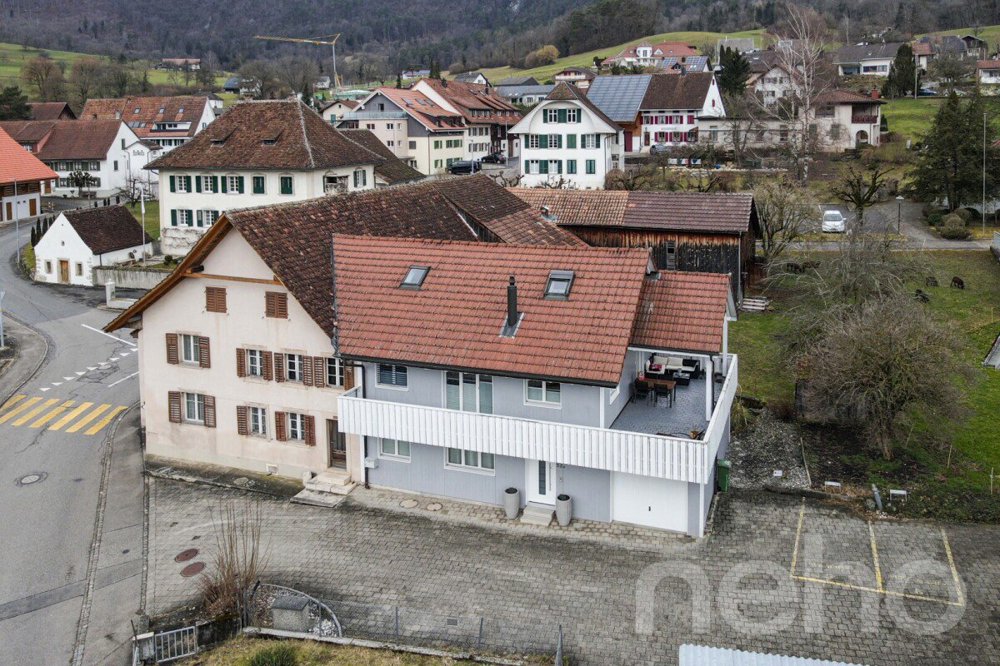 Casa di 5.5 locali in vendita a Laupersdorf - immagine 1/12