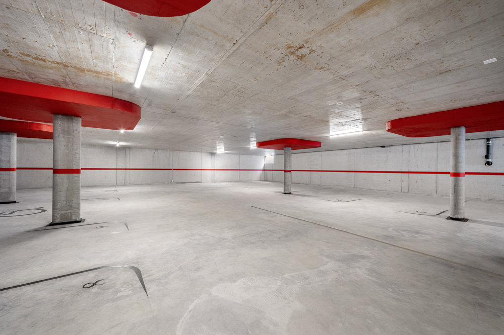 null rooms Car park, garage for rent in Altdorf UR - image 1/2