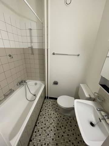 Appartement 3 pièces à louer à La Chaux-de-Fonds - image 1/5