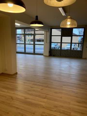 Ufficio & Commercio di 2 locali in affitto a Yens - immagine 1/11