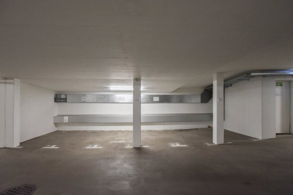Parking, garage null pièces à louer à Köniz - image 1/1