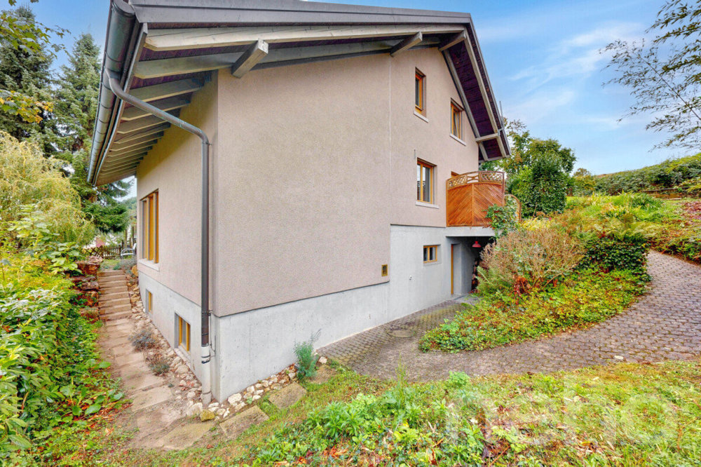 Casa di 7 locali in vendita a Brüttelen - immagine 1/12