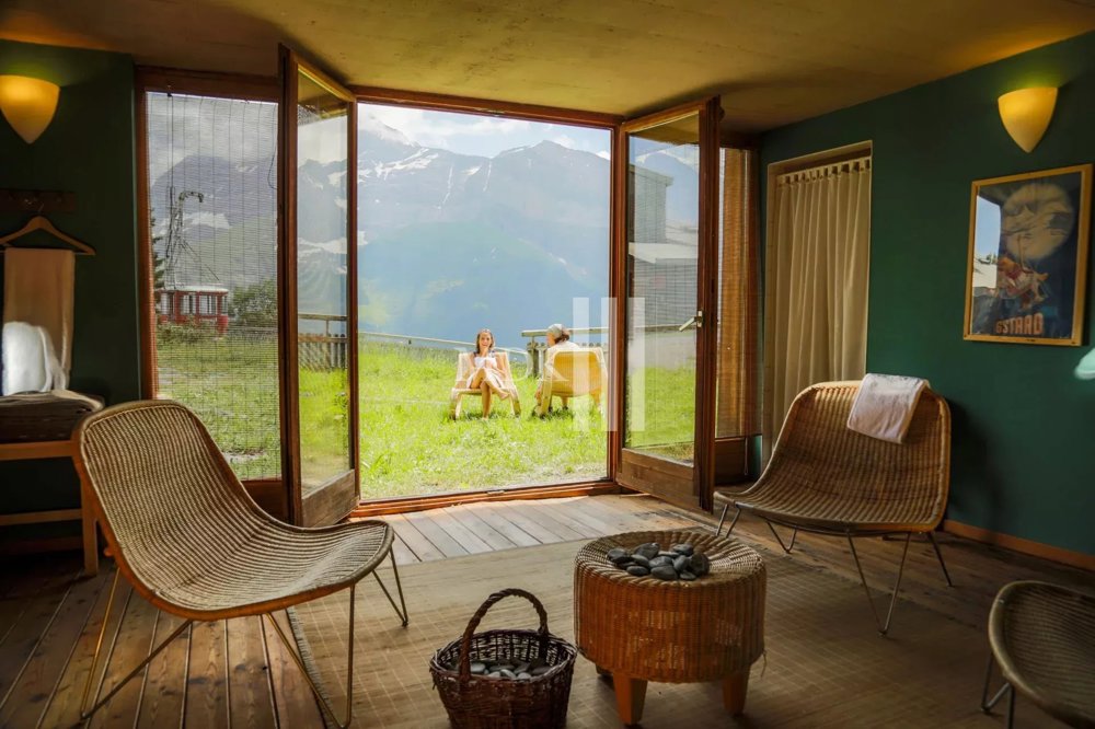 36 rooms Office & Commercial to buy in Champéry - image 1/13