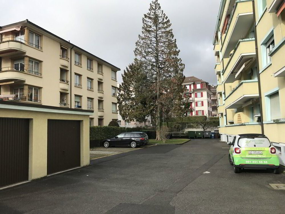 null rooms Car park, garage for rent in Lausanne - image 1/2