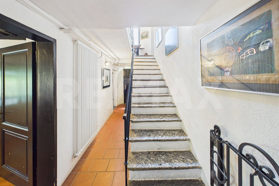 8 rooms House to buy in Gravesano - image 1/13
