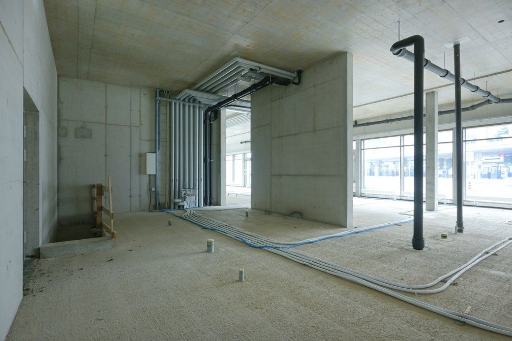 null rooms Office & Commercial for rent in Altdorf UR - image 1/11