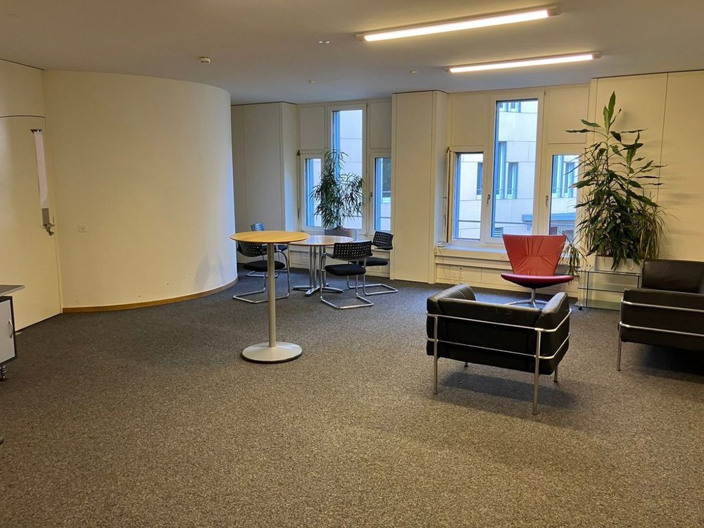 null rooms Office & Commercial for rent in Bâle - image 1/3