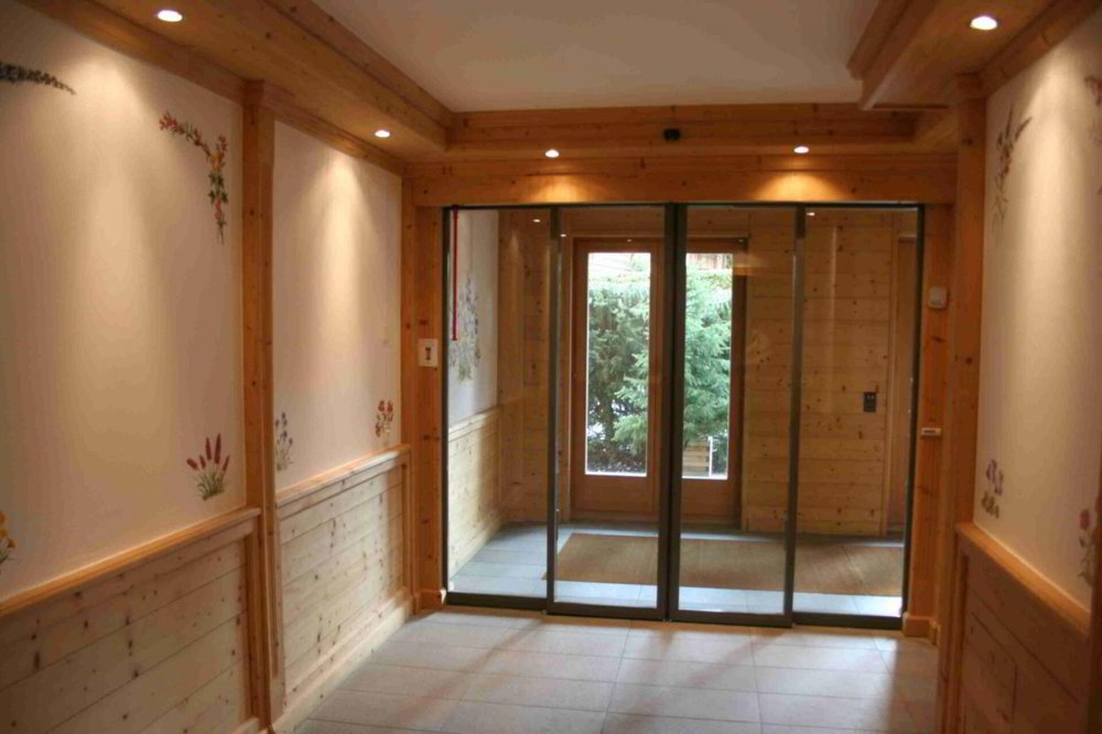 5 rooms Apartment to buy in Crans-Montana - image 1/15