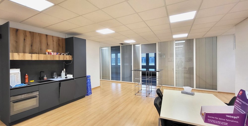 Drei bis vier Arbeitsplätze plus Sitzungszimmer, Küche (Mitbenutzung) etc. - Ansicht 5