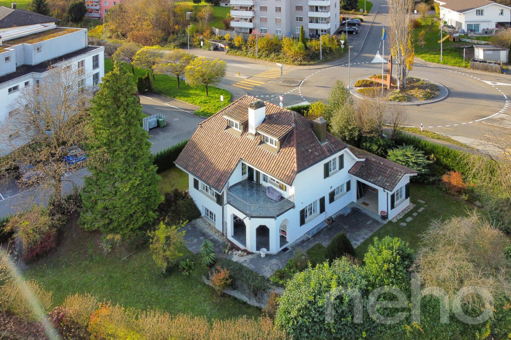 8 rooms House to buy in Hägglingen - image 1/12