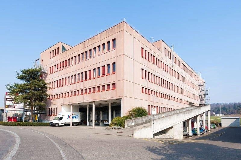 Bureau & Commerce null pièces à louer à Bassersdorf - image 1/7