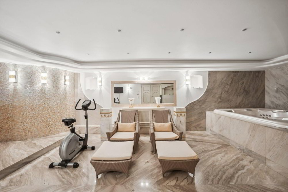 10 rooms House to buy in Begnins - image 1/6