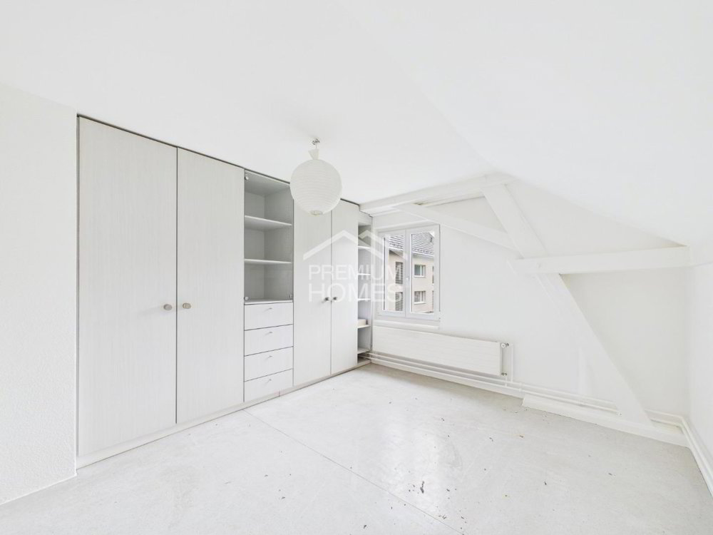 9 rooms House to buy in Uster - image 1/7
