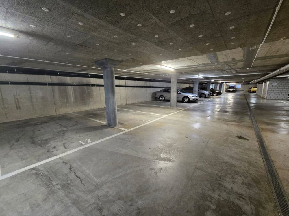 Parking, garage null pièces à louer à Belp - image 1/3