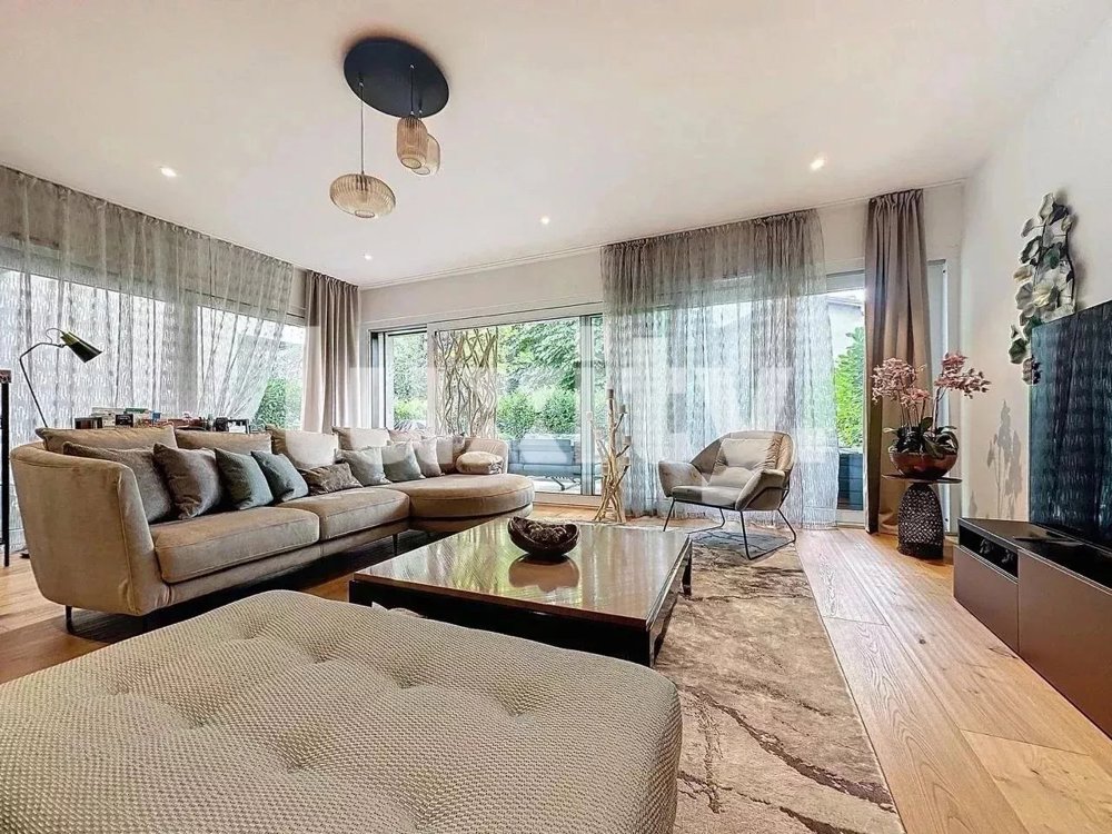 6 rooms House for rent in Genève - image 1/6