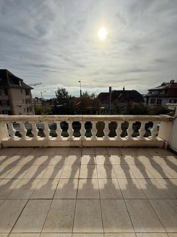 12 rooms House to buy in Corcelles NE - image 1/13